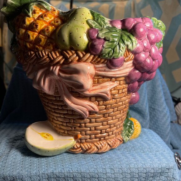 HERITAGE MINT LTD COLLECTIBLE CERAMIC FRUIT ARRANGMENT - Picture 1 of 4